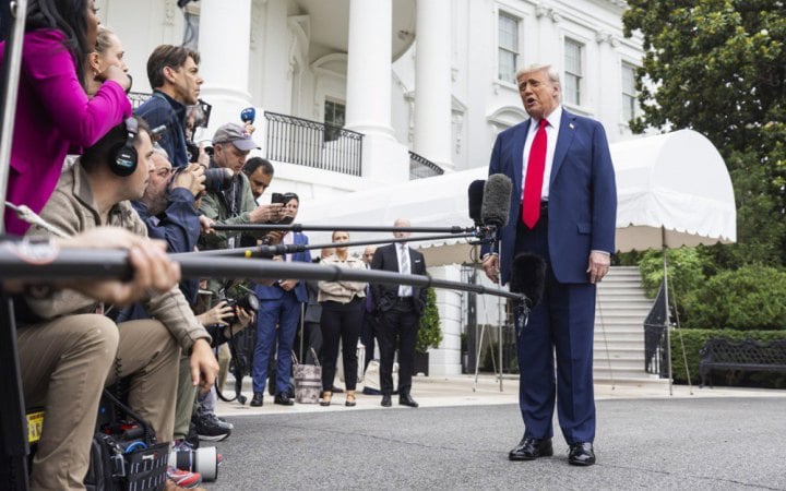 Медіаспільнота США занепокоєння намірами Трампа позбавляти ліцензій телеканали