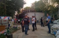 Неизвестные ранили из травмата  охранника рынка в Печерском районе Киева