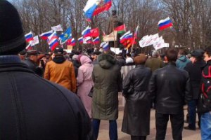 В Луганске захватили ОГА и требуют референдума