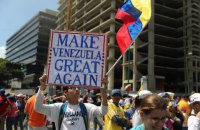У Венесуелі десятки тисяч людей вийшли на протести проти режиму Мадуро