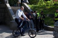 Кличко приезжал на инаугурацию Зеленского на велосипеде