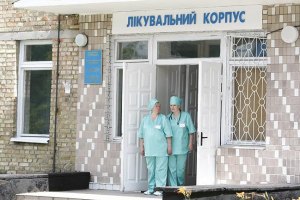 Мамы протестовали против закрытия детской поликлиники в Черкассах