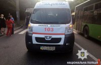 В Харькове "скорая" сбила на переходе подростка в наушниках