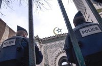 Макрон б’є по ісламу. Ризиковий хід перед виборами