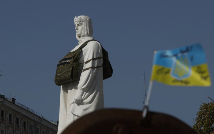 Опитування: більшість українців вважають, що треба продовжувати збройний опір Росії