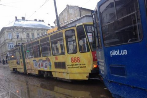 Во Львове почти половина трамваев вышла из строя из-за непогоды