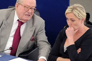 Марин Ле Пен назвали "маленькой буржуазной девочкой"