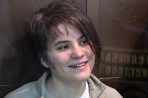 Одну из участниц Pussy Riot освободили в зале суда (Обновлено)