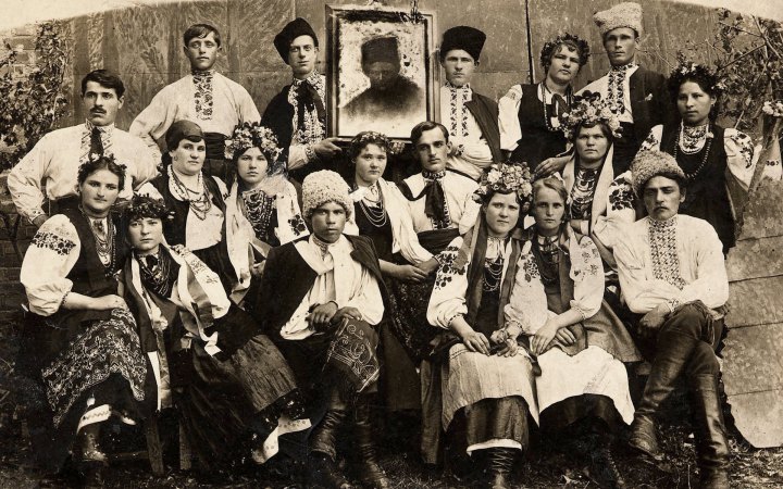 На підтримку ЗСУ Музей Гончара відкрив онлайн-виставку давніх світлин українців, - Мінкультури