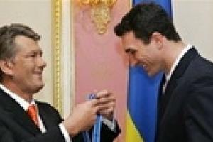 Ющенко поздравил Кличко с победой и ждет его в Киеве