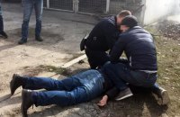 CБУ обнаружила наркотики при обыске полицейского, задержанного за взятку