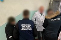 На Хмельниччині лікаря ВЛК підозрюють у вимаганні грошей з хворого військового