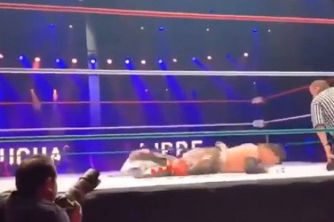 Рестлер скончался на ринге прямо во время поединка в Лондоне