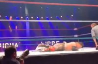 Рестлер скончался на ринге прямо во время поединка в Лондоне
