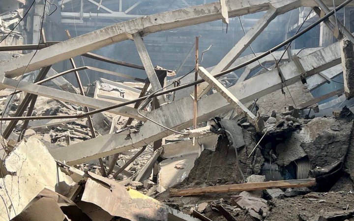 У Запоріжжі ворожі ракети поцілили в підприємство. Постраждали 14 людей (оновлено)