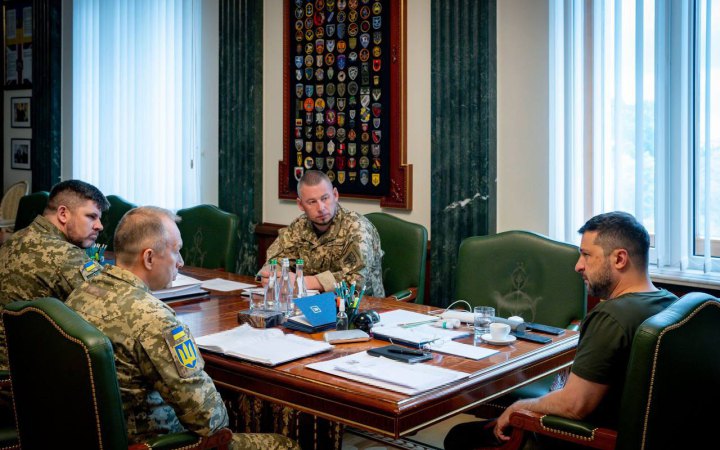 Зеленський обговорив із військовими стуацію на фронті, резерви і роботу із партнерами 
