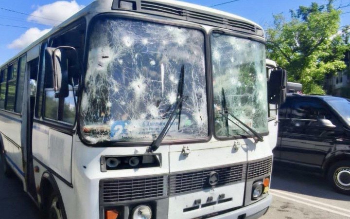 Росіяни атакували Криворіжжя і Нікопольщину: шестеро поранених, понівечений автобус