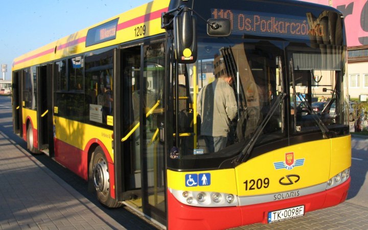 У Польщі активісти запустили збір на автобуси для Вінниці 