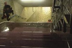 В Варшаве ливни затопили метро