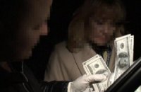 У Києві співробітницю Виконавчої служби затримали за хабар