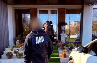 Ексочільника Міграційної служби на Хмельниччині підозрюють у приховуванні майна на понад 30 млн грн