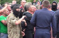 В столкновениях с копателями янтаря в Ровенской области пострадали два милиционера 