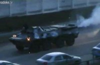 У центр Києва рухаються два БТРи