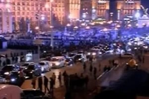 Группа протестующих перекрыли движение на Крещатике