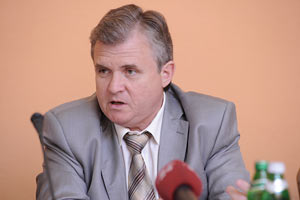 Надо разрешить продажу сельской земли, - чиновник Земресурсов