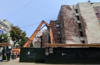 КМДА зобов'язав забудовника прибрати паркан біля будівлі "Квітів України"
