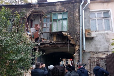 В Одессе обрушилась часть жилого дома
