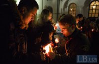 В Киев привезли Вифлеемский огонь мира