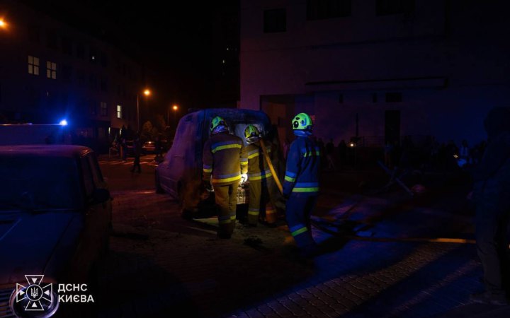 В Києві внаслідок ворожої атаки є пошкодження через падіння уламків