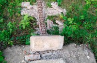 На Харківщині пошкодили пам'ятник жертвам Голодомору та надгробки