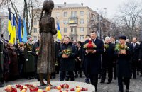 Президенты Украины молча почтили память жертв Голодомора