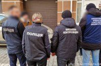 $10 тисяч за непридатність до служби: На Хмельниччині викрито працівника ТЦК та лікаря-стоматолога 