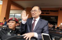 Король Малайзии помиловал политзаключенного реформатора