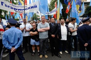Депутаты трех западных советов провели под Радой свои сессии