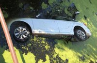 На Черкащині автомобіль впав із дамби у воду, загинули дві людини