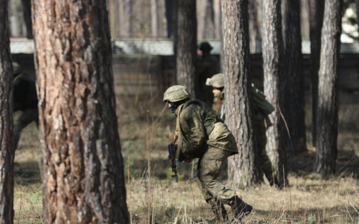 Ворог перегруповується та намагається захопити Маріуполь, Рубіжне, Попасну, - Генштаб