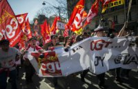 Франция начала использовать стратегические запасы топлива из-за забастовок