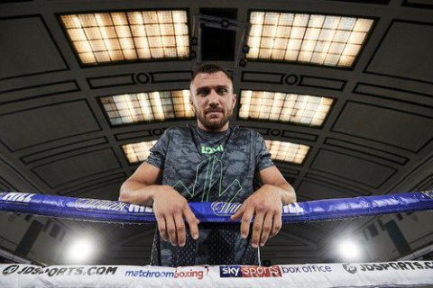 Ломаченко попытался на пресс-конференции отобрать вакантный пояс WBC у Кэмпбелла