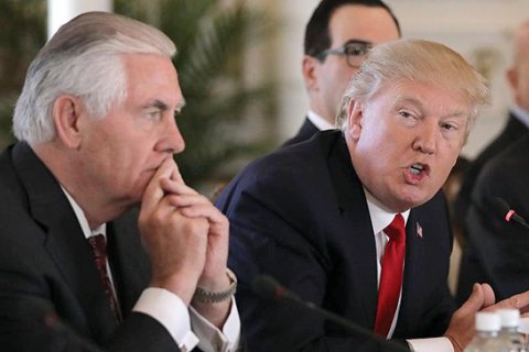 Трамп назвал бывшего госсекретаря Тиллерсона "тупым как пробка"