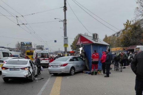 Киевский таксист, вылетевший на тротуар и сбивший насмерть двух человек, пошел под суд