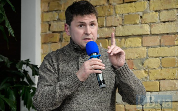 Рішення про відставку Залужного немає, але ​дискусії можуть бути будь-які, – Подоляк