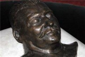 В парламенте Таджикистана найден тайник с бюстами Маркса, Энгельса, Ленина и Сталина
