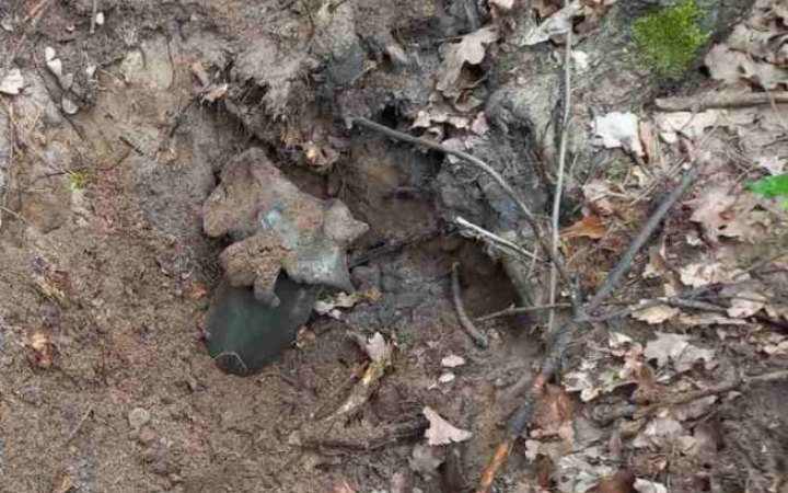 В Святошинському район Києва виявили залишки від боєприпасу РСЗВ “Град”