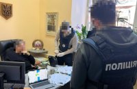 Лікар ВЛК вимагав у військового 5 тисяч доларів за визнання непридатним до служби, – Офіс Генпрокурора