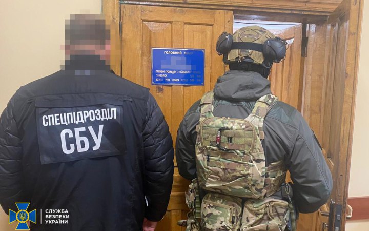 СБУ викрила на Хмельниччині посадовців лікарні, які продавали фіктивні меддовідки ухилянтам