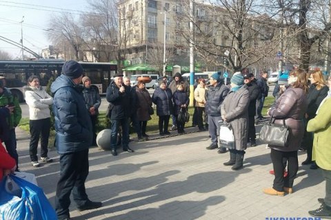 ​В Запорожье продавцы рынка устроили митинг из-за запрета торговли во время карантина